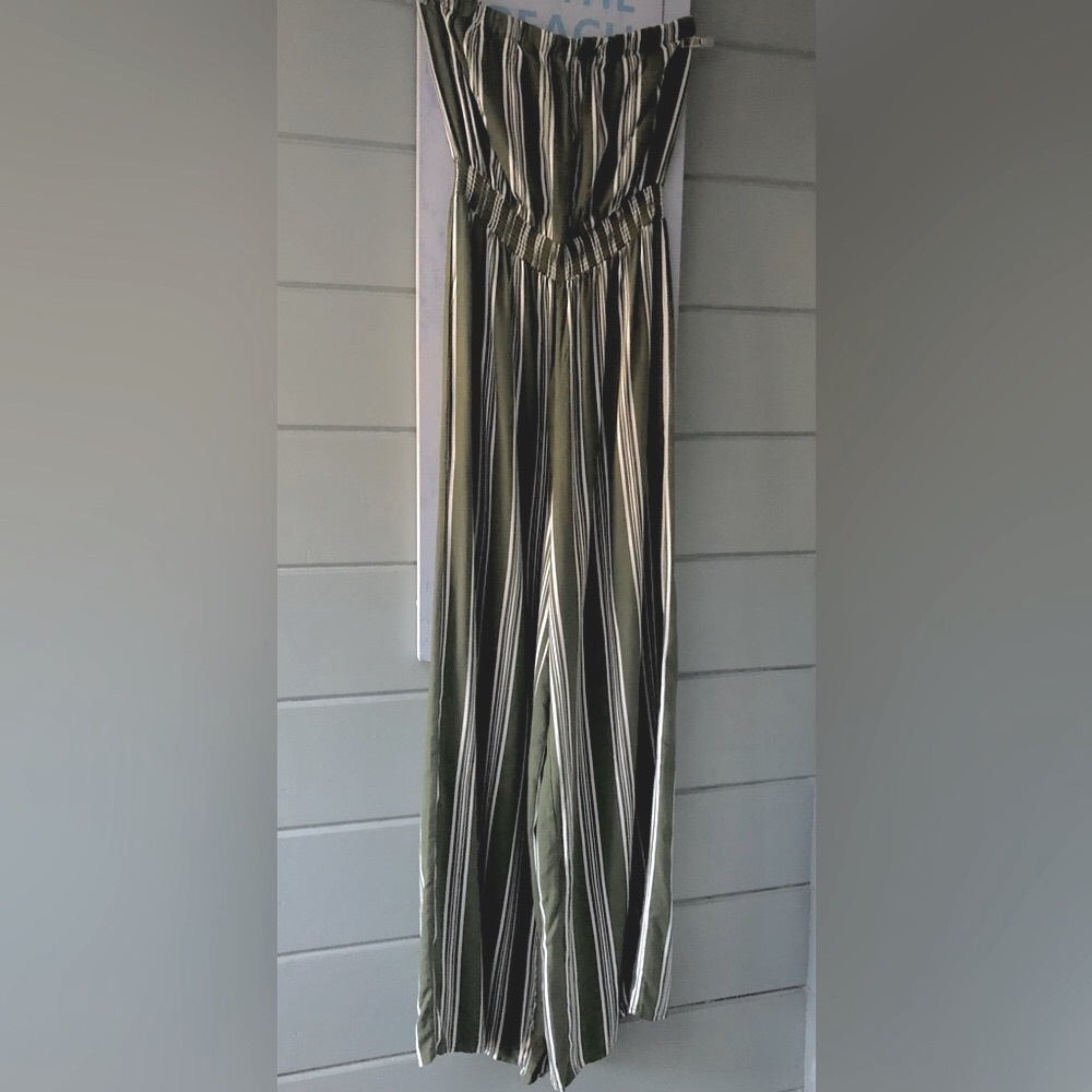 Strapless jumpsuit, green & white stripes, a smock waist, elastic top. 🎉sale L